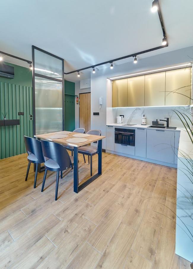 Laguna Ogrody Pieniawskie 33 Emerald Vip-Z Balkonem Polanica-Zdroj Luaran gambar